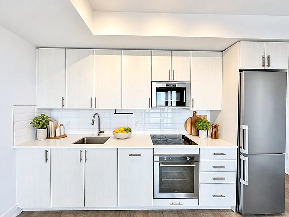 3rd image of 2550 Simcoe St N #920