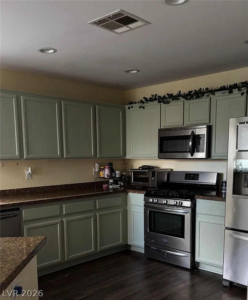 3 bed, 3.0 bath, 1435 sqft, $2,200 — Photo 4