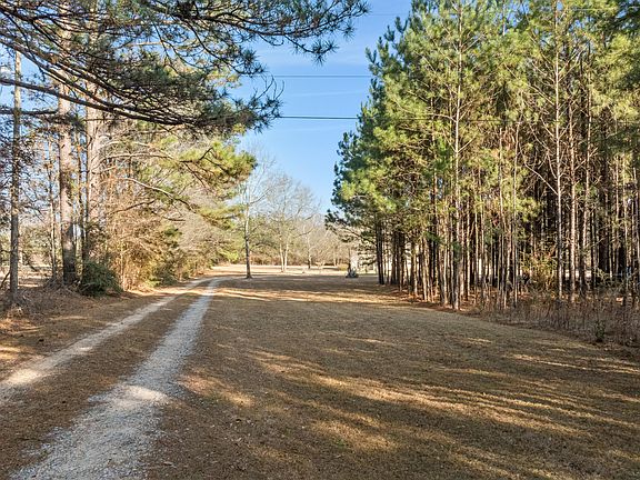 3rd image of 17 Brock Rd