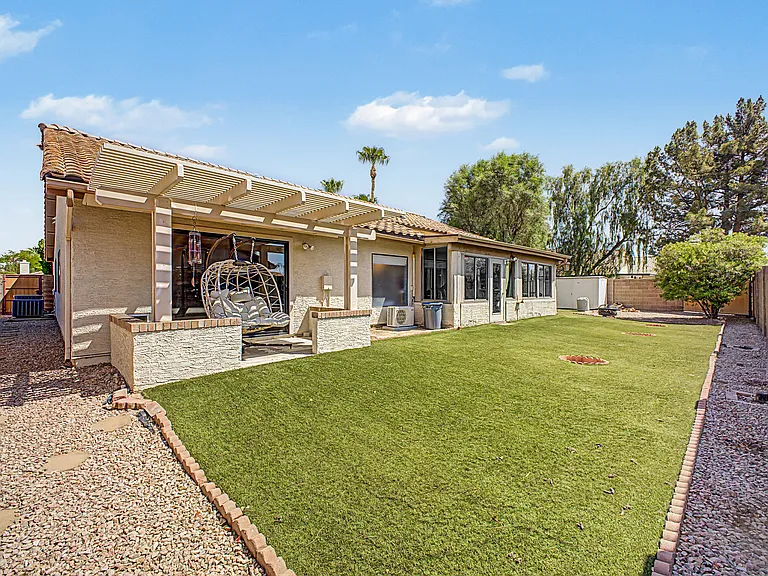 1911 E Belmont Dr — Photo 32