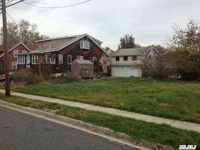 1st image of 363 Roosevelt Ave