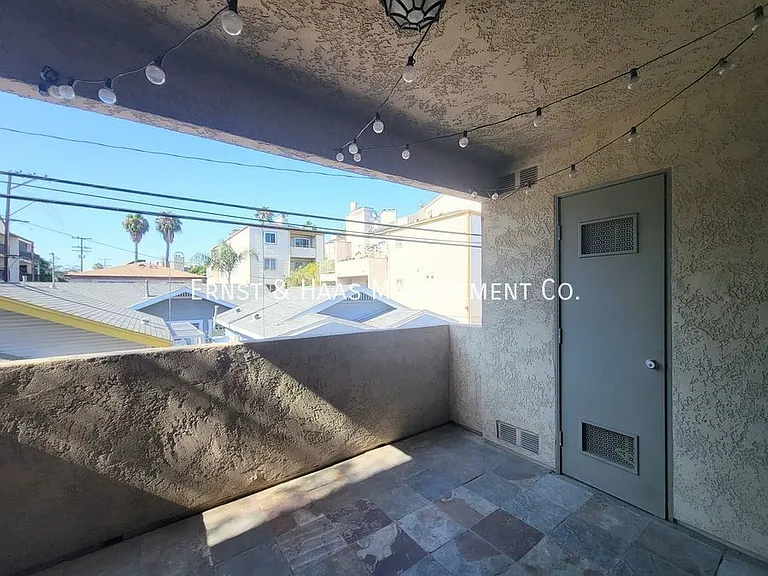 421 W 6th St #103 — Photo 23