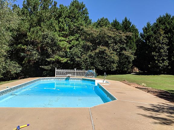 3rd image of 4826 Camden Dr SW