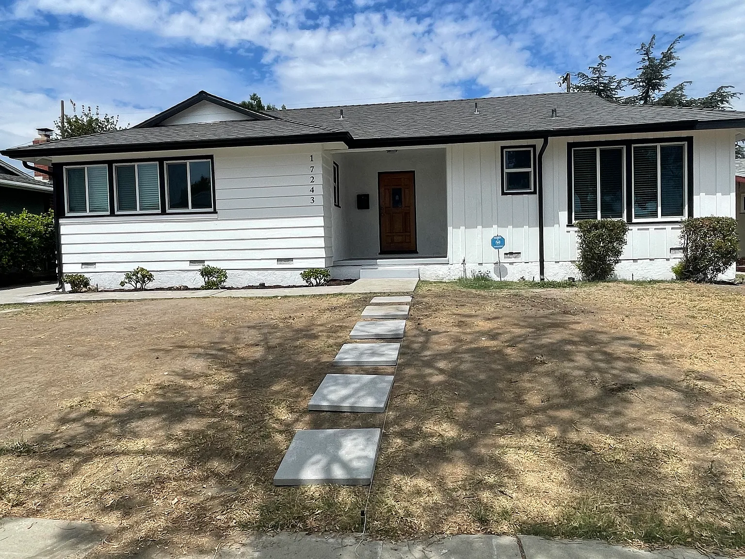 3 bed, 1252 sqft, $4,300 — Photo 2
