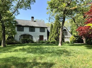 27 Bayes Hill Rd, Oak Bluffs, MA 02557