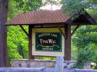479 Eastwood Cir, Hawley, PA 18428