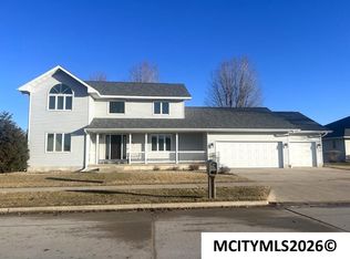 1204 Ruby Ct, Mason City, IA 50401