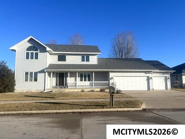 1204 Ruby Ct, Mason City, IA 50401