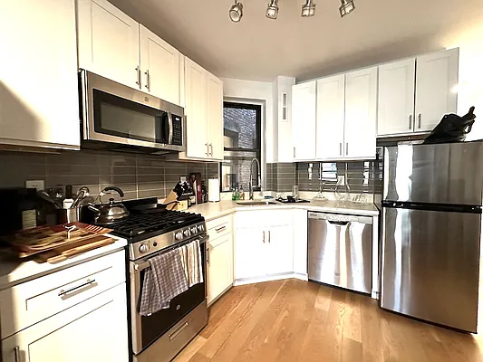 Rented by City Connections Realty | media 8