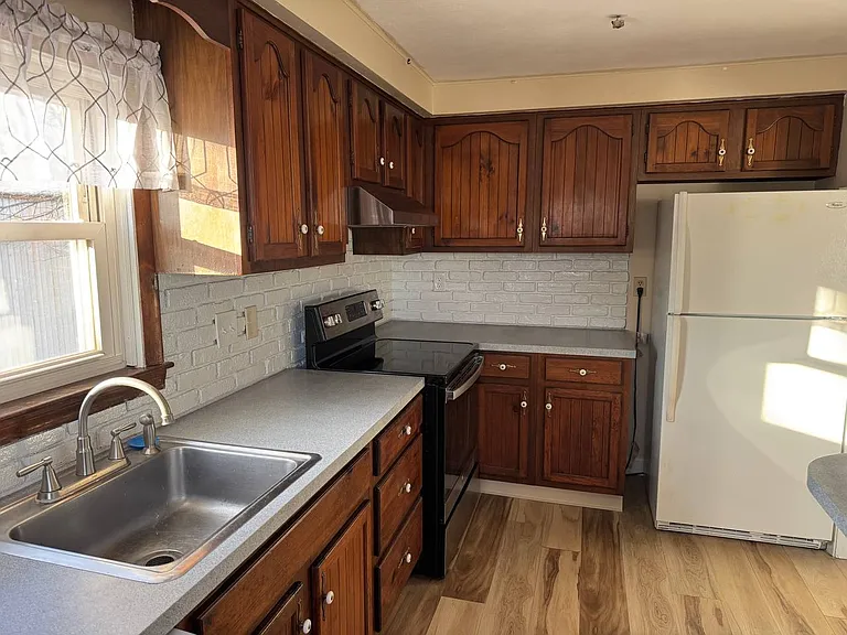 35 Birchland Ave #2 — Photo 9