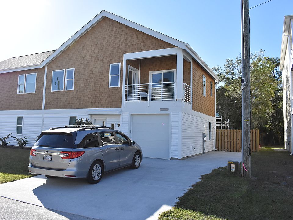 Driveway, front of house