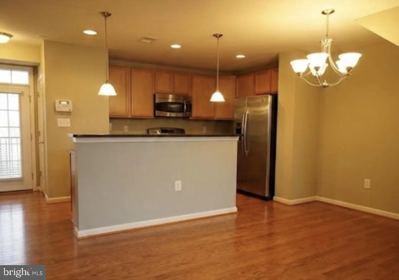 2 bed, 2.5 bath, 1232 sqft, $2,499 — Photo 1