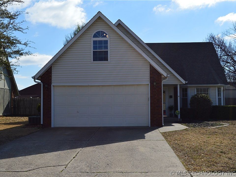1st image of 601 S Hemlock Ave