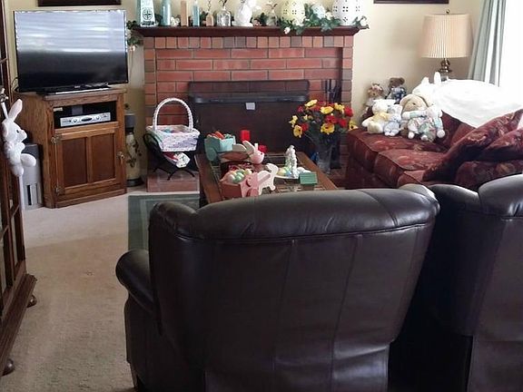 2nd image of 925 Manzanita Ln