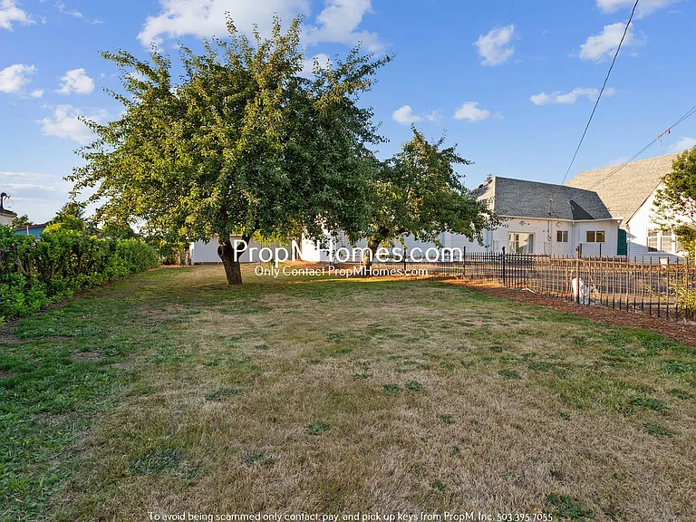 19825 SE Stark St — Photo 36