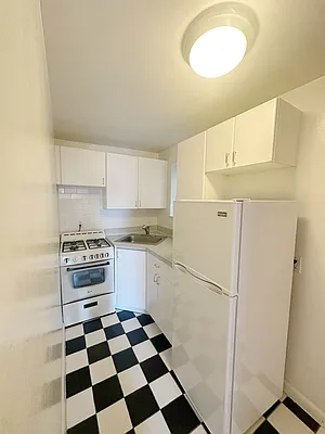 Rented by City Connections Realty | media 9