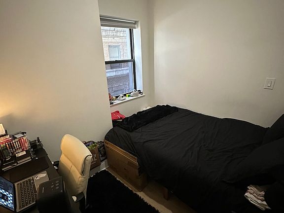 3rd image of 50 W 34th St APT 19B06