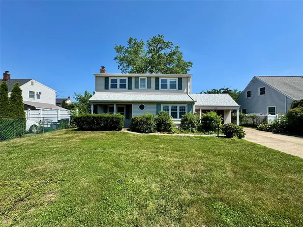 23 Chase Lane, Levittown, NY 11756