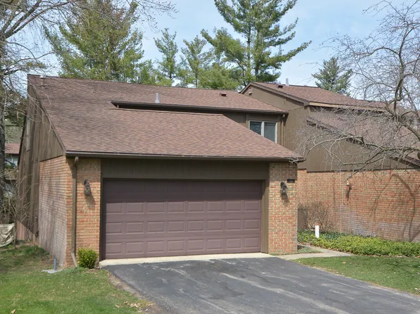 212 Pine Cove Cir, Kalamazoo, MI 49006