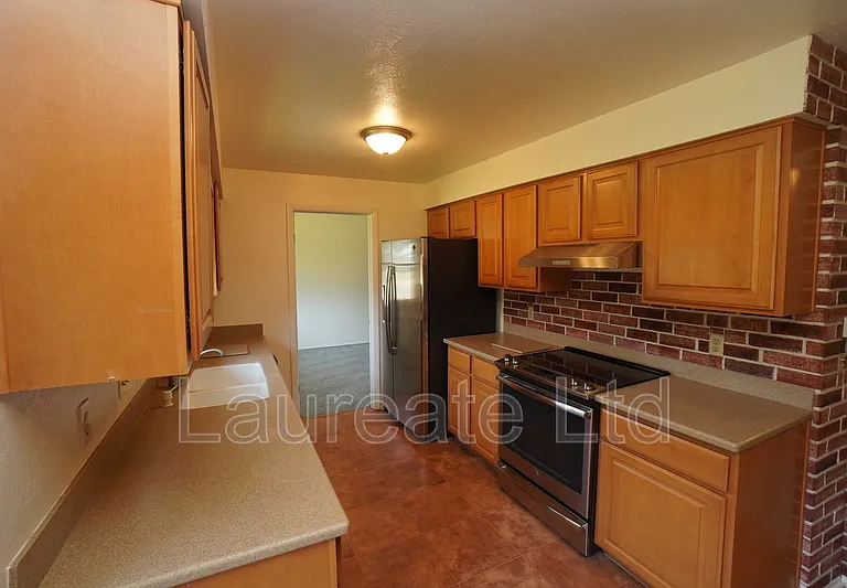 1472 W Geddes Ave — Photo 6