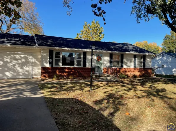 220 Lakin St, Osage City, KS 66523