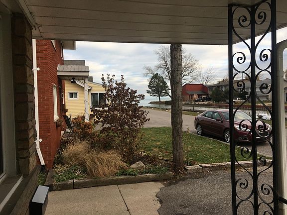 3rd image of 22505 Benjamin St