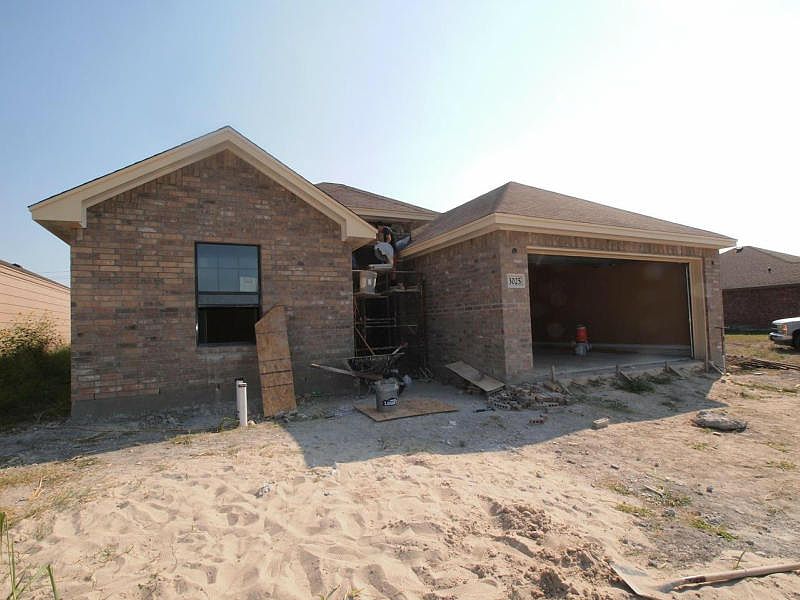1st image of 3025 Dante Dr