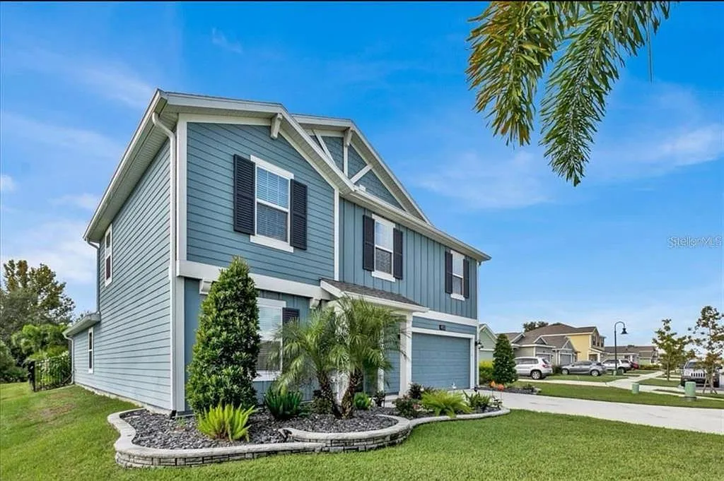 5 bed, 2.5 bath, 2915 sqft, $2,900 — Photo 3
