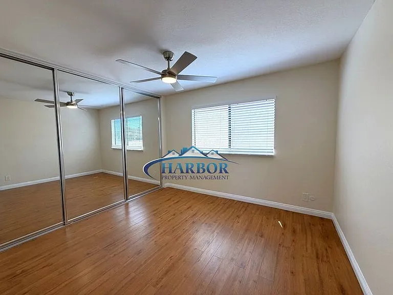 1166 W 22nd St #2 — Photo 14
