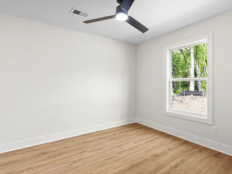 12407 Hiawatha Ave — Photo 16