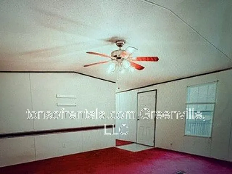 255 Pine Dr — Photo 3