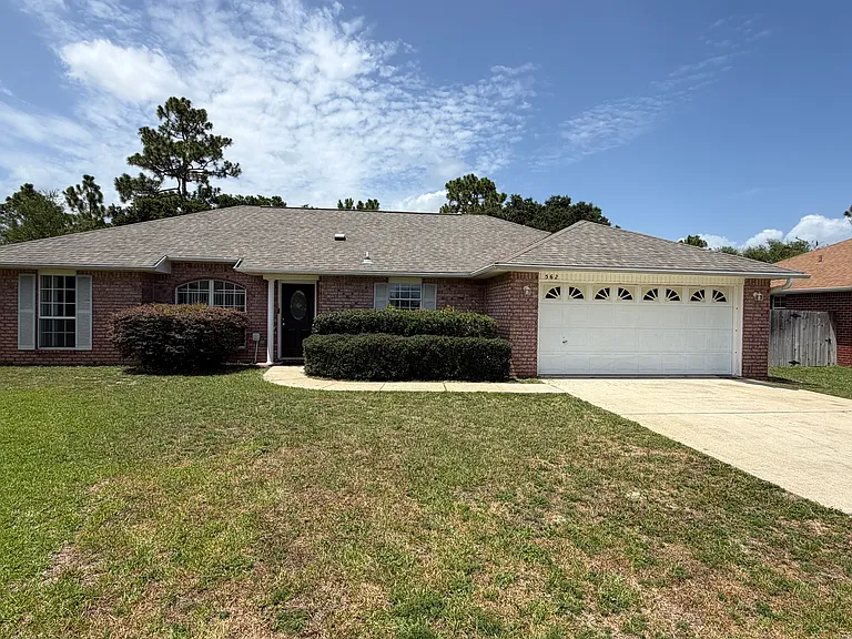 562 Batten Blvd — Photo 1