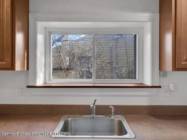 1708 Lake Dr — Photo 25