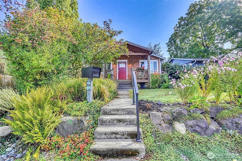 2nd image of 5428 25th Avenue SW