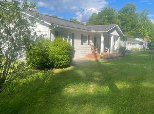 Perry Ln, PECKS MILL, WV 25547