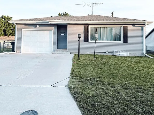 1011 E 31st St, Kearney, NE 68847
