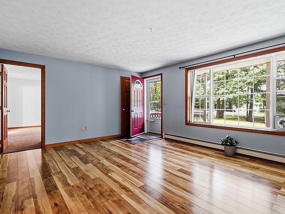 5th image of 215 Cranberry Meadow Road