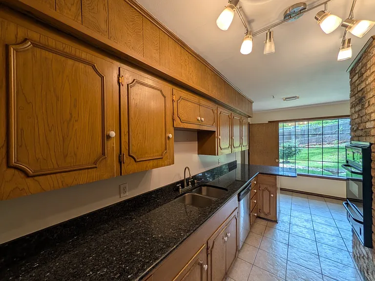 2812 Juniper Ln — Photo 10