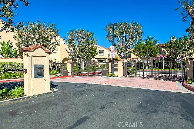 2439 Paseo Circulo — Photo 31