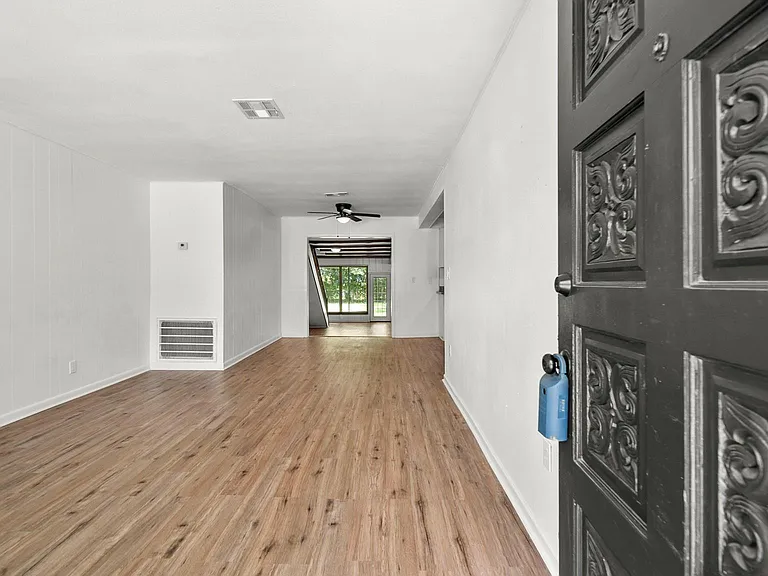 8327 Bonner Dr — Photo 12