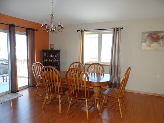 4th image of 215 E Northlawn Dr
