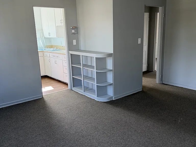 404 E 16th St #9 — Photo 1