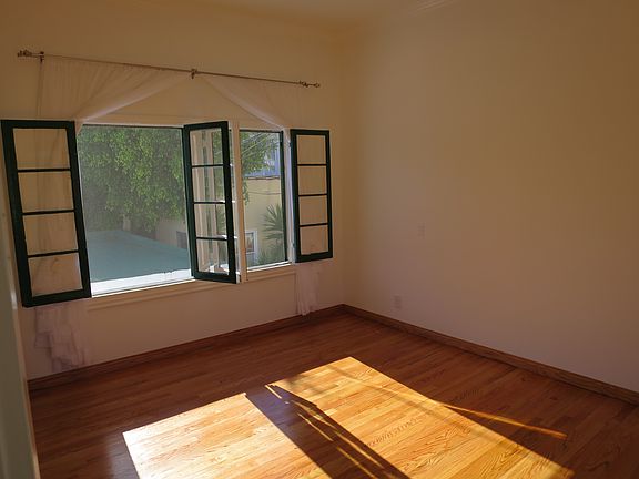 3rd image of 533 N Orange Dr #533