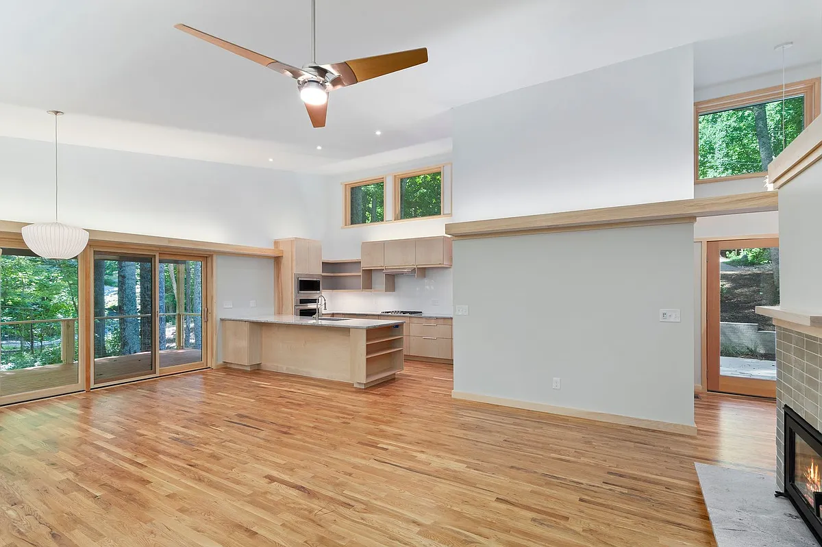 Building Photo - 162 Sequoyah Hills Dr