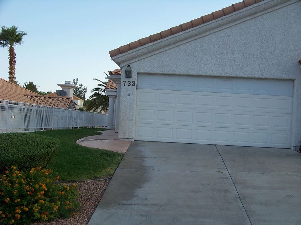 1st image of 733 Mesa Springs Dr