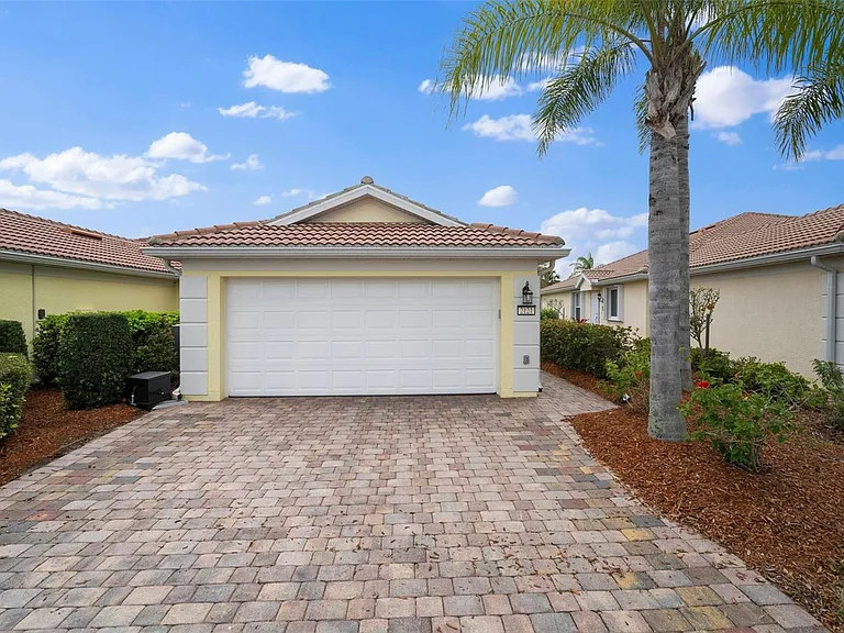 2121 Burgos Dr — Photo 15