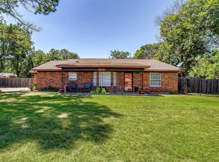 104 S Oak St, Crowley, TX 76036