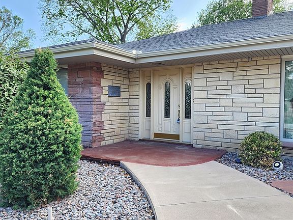 2nd image of 2101 N Lincoln Dr