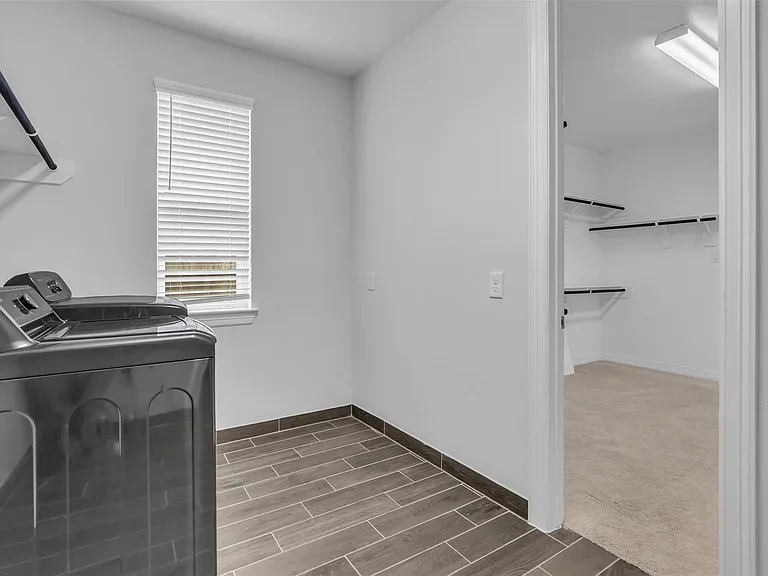 2115 Jitterbug Ln — Photo 15