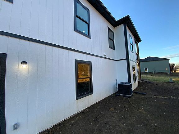 3rd image of 1613 Ash Ct